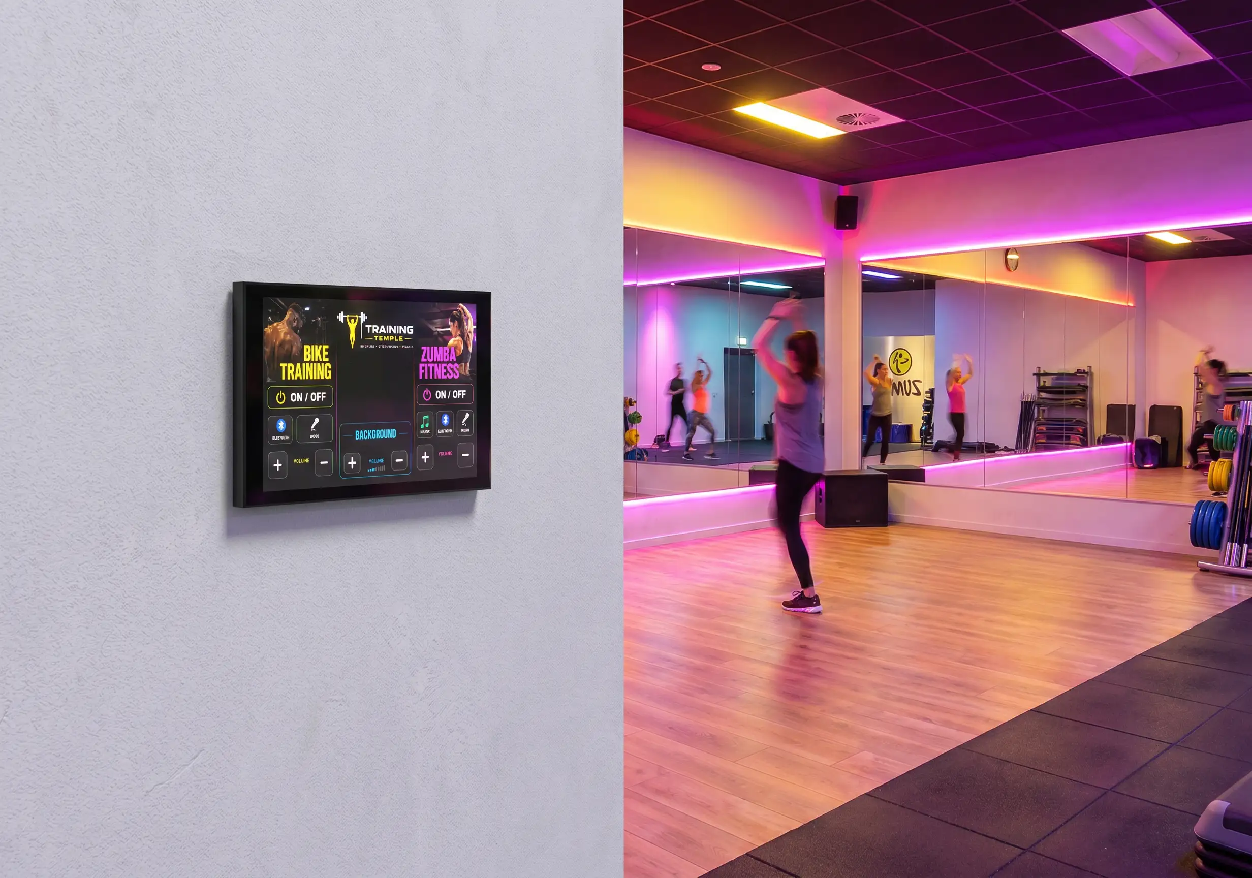 La Nexus8 fixée au mur, à l’entrée de la salle de Zumba Fitness&nbsp;: des danseuses s’échauffent sous les néons roses, face aux miroirs, sur le parquet